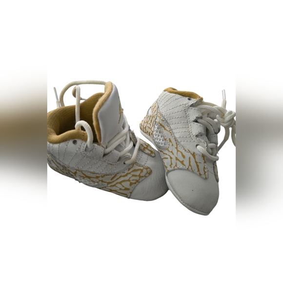 Baby booties Air jordan. Size 2c - Picture 2 of 4
